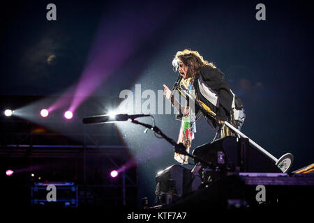 Die US-amerikanische Rockband Aerosmith führt ein Live Konzert während der schwedischen Musik Festival Sweden Rock Festival 2017. Hier Sänger Steven Tyler ist live auf der Bühne gesehen. Schweden, 08.06.2017. Stockfoto