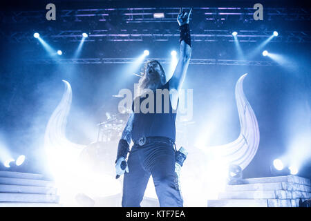 Die schwedische Melodic Death Metal Band Amon Amarth führt ein Live Konzert in Sentrum Scene in Oslo. Hier Sänger Johan Hegg ist live auf der Bühne gesehen. Norwegen, 15/12 2016. Stockfoto