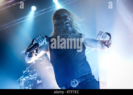 Die schwedische Melodic Death Metal Band Amon Amarth führt ein Live Konzert in Sentrum Scene in Oslo. Hier Sänger Johan Hegg ist live auf der Bühne gesehen. Norwegen, 15/12 2016. Stockfoto