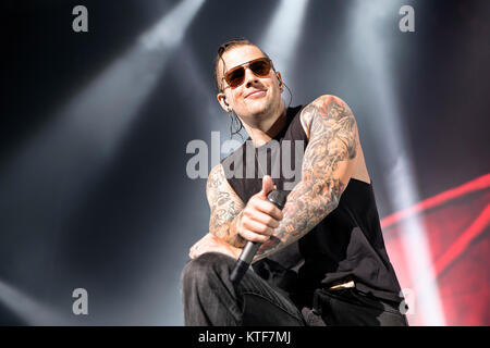 Die amerikanische heavy metal band Avenged Sevenfold führt ein Live Konzert in Oslo Spektrum in Oslo. Hier Sänger M. Schatten gesehen wird live auf der Bühne. Norwegen, 09/11 2013. Stockfoto