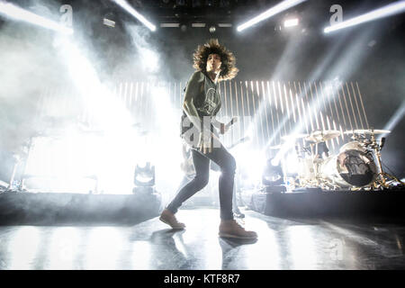 Bring mir den Horizont, der britischen Metal Core Band, führt ein Live Konzert am Rockefeller in Oslo. Hier Sänger Oliver Sykes ist live auf der Bühne dargestellt. Norwegen, 13/11 2015. Stockfoto