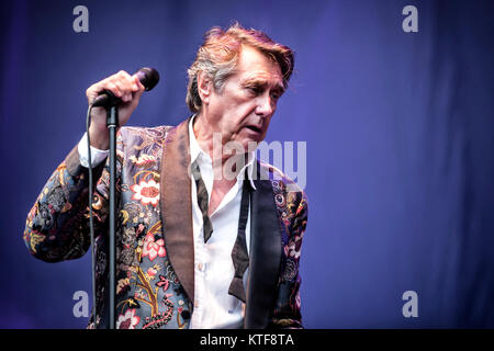 Der englische Sänger und Songwriter Bryan Ferry führt ein Live Konzert in der norwegischen Musik Festival Øyafestivalen 2014 in Oslo. Bryan Ferry ist früher als Sänger und Texter der Art Rock Band Roxy Music bekannt. Norwegen, 09/08 2014. Stockfoto