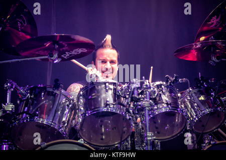 Norwegen, Oslo - November 18, 2017. Five Finger Death Punch, die Amerikanische heavy Band, führt ein Live Konzert in Oslo Spektrum. Hier drummer Jeremy Spencer wird gesehen, live auf der Bühne. (Foto: Gonzales Foto - Terje Dokken). Stockfoto