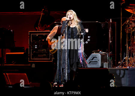 Die britisch-amerikanische Rock Band Fleetwood Mac führt ein Live Konzert in Oslo Spektrum. Hier Sänger Stevie Nicks ist live auf der Bühne gesehen. Norwegen, 20/10 2013. Stockfoto