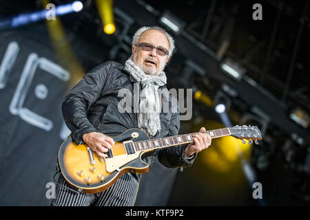 Die britisch-amerikanische Hard Rock Band Foreigner führt ein Live Konzert auf dem Sweden Rock Festival 2016. Hier Gitarrist Mick Jones ist live auf der Bühne gesehen. Schweden, 10/06 2016. Stockfoto