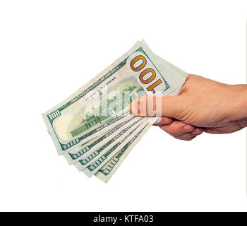 Hand, 100 Dollar Banknoten auf weißem Hintergrund mit Freistellungspfad isoliert. 500 Dollar Nahaufnahme. Der Kerl hält die Finger fünf hundert amerikanische d Stockfoto