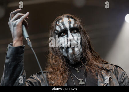 Norwegen, Borre - 18. August 2017. Der norwegischen Black Metal Band Gaahls Wyrd führt ein Live Konzert während der norwegischen Metal Festival Midgardsblot Festival 2017 in Borre. Hier Sänger Gaahl gesehen wird live auf der Bühne. (Photocredit: Terje Dokken). Stockfoto