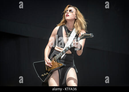 Die amerikanische Hard Rock Band Halestorm führt ein Live Konzert auf dem Sweden Rock Festival 2016. Hier Sänger und Gitarrist Lzzy Hale ist live auf der Bühne gesehen. Schweden, 09.06 2016. Stockfoto