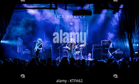 Die norwegischen Metal Musiker und Sänger ICS Vortex führt eine live Band mit seiner Band ICS Vortex an Rockerfeller als Teil des Festivals Inferno Metal Festival 2016 in Oslo. Norwegen, 24.03 2016. Stockfoto