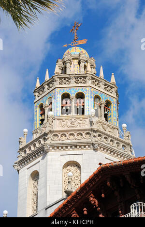 San Simeon, Kalifornien, Vereinigte Staaten von Amerika - 27. November 2017. Turm der Hearst Castle in San Simeon, CA. Stockfoto