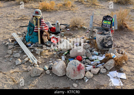Rachel, Nevada, Vereinigte Staaten von Amerika - 21. November 2017. Denkmal auf dem Gelände des sogenannten "Schwarzen Mailbox" auf der SR-375 Highway, in der Nähe von Rachel. Ich Stockfoto