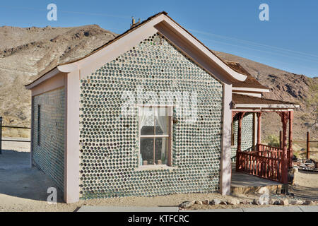 Beatty, Nevada, Vereinigte Staaten von Amerika - 22. November 2017. Tom Kelley Flasche Haus in Rhyolith Geisterstadt in der Nähe von Beatty, Nevada, Vereinigte Staaten von Ame Stockfoto