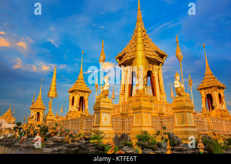 Die königliche Krematorium von Seiner Majestät König Bhumibol Adulyadej steht in Sanam Luang vor dem Grand Palace. BANGKOK, THAILAND - 15. NOVEMBER Stockfoto