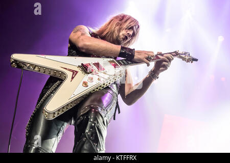 Die englischen Heavy Metal Band Judas Priest führt ein Live Konzert im Spektrum in Oslo. Hier Gitarrist Richie Faukner wird gesehen, live auf der Bühne. Norwegen, 02/06 2015. Stockfoto