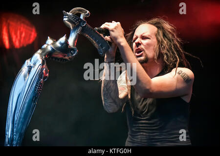 Die amerikanische heavy metal band Korn (stilisierte KoЯn) führt ein Live Konzert im Youngstorget in Oslo. Hier Sänger Jonathan Davis ist live auf der Bühne gesehen. Norwegen, 16.06.2011. Stockfoto