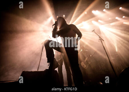 Der norwegischen Black Metal und heavy metal band Kvelertak führt ein Live Konzert in Sentrum Scene. Hier Sänger Erlend Hjelvik wird gesehen, live auf der Bühne. Norwegen, 11/03 2016. Stockfoto