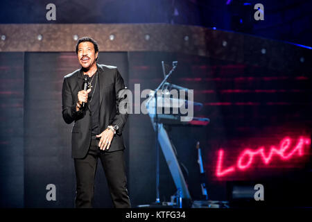 Der amerikanische Sänger, Songwriter und Musiker Lionel Richie führt ein Live Konzert in Oslo Spektrum. Lionel Richie war Mitglied der Motown Records Group Flottenadmiral und gehört zu den weltweit meistverkauften Künstler aller Zeiten. Norwegen, 12/10 2012. Stockfoto