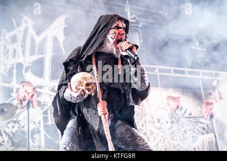 Die norwegische Black-Metal-Band Mayhem führt ein Live Konzert in der norwegischen Musik Festival Øyafestivalen 2014. Hier Sänger Attila Csihar wird gesehen, live auf der Bühne. Norwegen, 08.08.2014. Stockfoto
