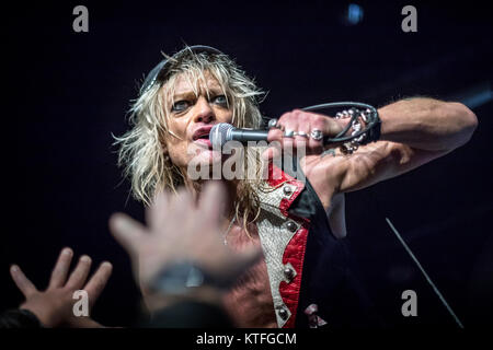 Die finnische Rock Musiker und Glam Rock Sänger Michael Monroe führt Live at Gjerdrum Kulturhus. Michael Monroe war wie die Sänger der Bands Hanoi Rocks, Abriss 23 und Jerusalem Slim bekannt. Norwegen, 22/10 2016. Stockfoto