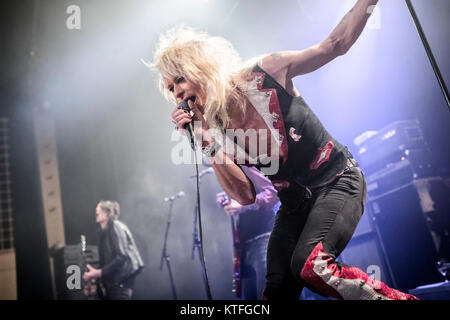 Die finnische Rock Musiker und Glam Rock Sänger Michael Monroe führt Live at Gjerdrum Kulturhus. Michael Monroe war wie die Sänger der Bands Hanoi Rocks, Abriss 23 und Jerusalem Slim bekannt. Norwegen, 22/10 2016. Stockfoto