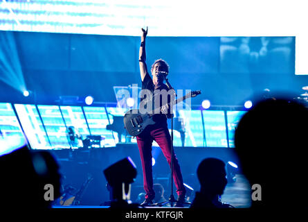 Die englische Rockband Muse führt ein Live Konzert in der Telenor Arena in Oslo. Hier Sänger, Songwriter und Musiker Matthew Bellamy ist live auf der Bühne gesehen. Norwegen, 24/07 2013. Stockfoto