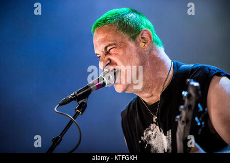 Die amerikanische nu-metal band Neurose führt ein Live Konzert in der norwegischen Musik Festival Øyafestivalen 2016 in Oslo. Hier Bassist Dave Edwardson ist sene live auf der Bühne. Norwegen, 13/08 2016. Stockfoto