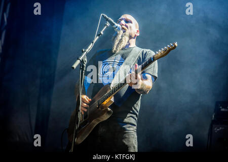 Die amerikanische nu-metal band Neurose führt ein Live Konzert in der norwegischen Musik Festival Øyafestivalen 2016 in Oslo. Hier Sänger und Gitarrist Steve Von Till ist sene live auf der Bühne. Norwegen, 13/08 2016. Stockfoto