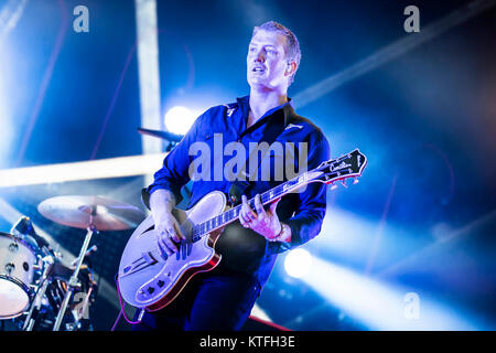 Die US-amerikanische Rockband Queens of the Stone Age führt ein Live Konzert in der norwegischen Musik Festival Øyafestivalen 2014. Hier Sänger Josh Homme ist live auf der Bühne gesehen. Norwegen, 06.08.2014. Stockfoto