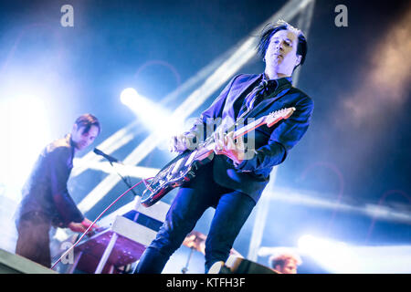 Die US-amerikanische Rockband Queens of the Stone Age führt ein Live Konzert in der norwegischen Musik Festival Øyafestivalen 2014. Hier Musiker Troy Van Leeuwen gesehen wird live auf der Bühne. Norwegen, 06.08.2014. Stockfoto