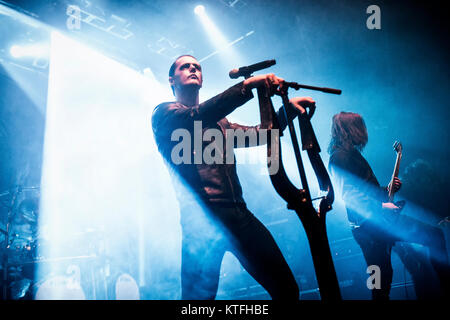 Norwegen, Oslo - November 24, 2017. Der norwegischen Black Metal Band Satyricon führt ein Live Konzert in Sentrum Scene in Oslo. Hier Sänger Satyr gesehen wird live auf der Bühne. (Foto: Gonzales Foto - Terje Dokken). Stockfoto