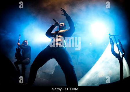 Norwegen, Oslo - November 24, 2017. Der norwegischen Black Metal Band Satyricon führt ein Live Konzert in Sentrum Scene in Oslo. Hier Sänger Satyr gesehen wird live auf der Bühne. (Foto: Gonzales Foto - Terje Dokken). Stockfoto