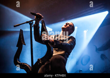 Norwegen, Oslo - November 24, 2017. Der norwegischen Black Metal Band Satyricon führt ein Live Konzert in Sentrum Scene in Oslo. Hier Sänger Satyr gesehen wird live auf der Bühne. (Foto: Gonzales Foto - Terje Dokken). Stockfoto