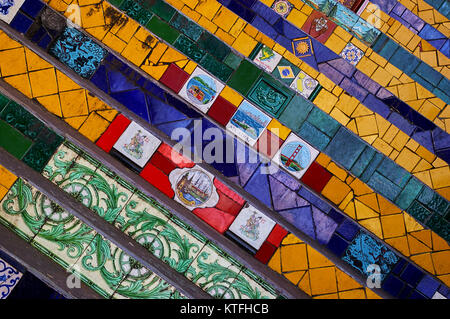 Detail der Welt-berühmten Keramik (escadaria Selarón Selaron Schritte) in Rio de Janeiro, Brasilien. Stockfoto