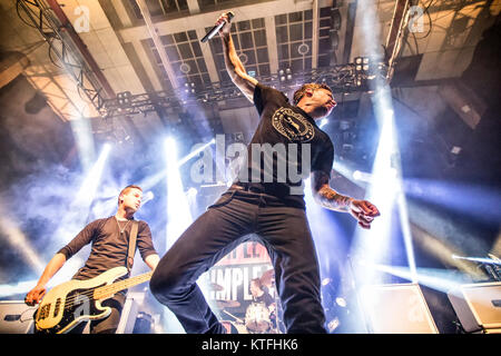 Die kanadisches Rock Band Simple Plan führt ein Live Konzert am Rockefeller in Oslo. Hier Sänger Pierre Bouvier wird gesehen, live auf der Bühne. Norwegen, 24.05 2016. Stockfoto