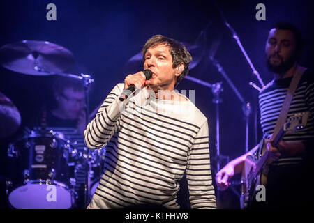 Norwegen, Oslo - August 8, 2017. Die amerikanische Pop- und Rock Band funken führt ein Live Konzert am Rockefeller in Oslo. Hier Sänger und Songwriter Russell Mael ist live auf der Bühne gesehen. Stockfoto