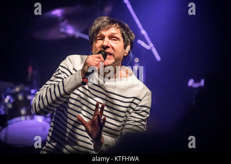 Norwegen, Oslo - August 8, 2017. Die amerikanische Pop- und Rock Band funken führt ein Live Konzert am Rockefeller in Oslo. Hier Sänger und Songwriter Russell Mael ist live auf der Bühne gesehen. Stockfoto