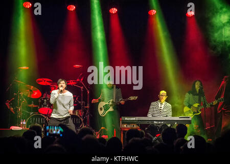 Norwegen, Oslo - August 8, 2017. Die amerikanische Pop- und Rock Band funken führt ein Live Konzert am Rockefeller in Oslo. Hier Sänger und Songwriter Russell Mael ist live auf der Bühne mit Ron Mael, und der Rest der Band gesehen. Stockfoto