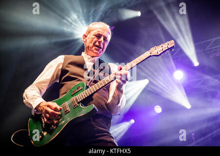 Die englische Rockband Status Quo führt ein Live Konzert in Sentrum Scene in Oslo. Hier Sänger und Gitarrist Francis Rossi ist live auf der Bühne gesehen. Norwegen, 25.04.2017. Stockfoto