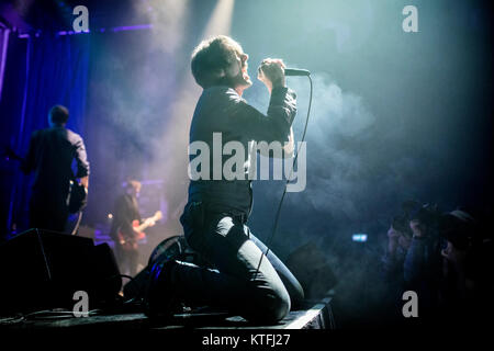 Veloursleder, die englische Rockband, führt ein Live Konzert in Sentrum Scene in Oslo. Hier Sänger, Songwriter und Musiker Brett Anderson ist live auf der Bühne gesehen. Norwegen, 02.02 2016. Stockfoto