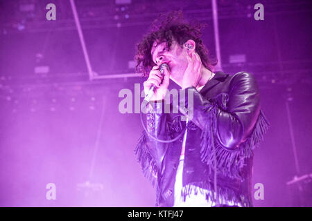 Die englische Indie-Rock-Band die 1975 führt ein Live Konzert in Oslo Spektrum. Hier Sänger Matthew Healy ist live auf der Bühne gesehen. Norwegen, 05/04 2016. Stockfoto