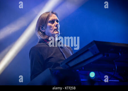 Die englische Band The Cure führt ein Live Konzert in Oslo Spektrum. Hier Keyboarder Roger O'Donnell ist live auf der Bühne gesehen. Norwegen, 11/10 2016. Stockfoto