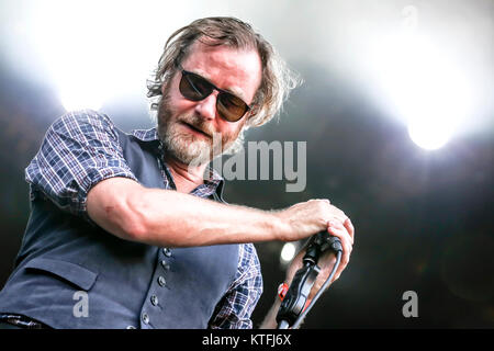 Die amerikanische Indie-Rock-Band der Nationalen führt ein Live Konzert in der norwegischen Musik Festival Øyafestivalen 2014. Hier Sänger und Songwriter Matt Berninger wird gesehen, live auf der Bühne. Norwegen, 06.08.2014. Stockfoto