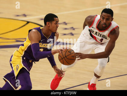 Los Angeles, CA, USA. 23 Dez, 2017. Los Angeles Lakers Schutz Jordanien Clarkson (6) während der zweiten Hälfte der Portland Trail Blazers vs Los Angeles Lakers an Staples Center am 23. Dezember 2017. (Foto durch Jevone Moore/Cal Sport Media (Netzwerk Fernsehen wenden Sie sich bitte an den zuständigen Vertriebsmitarbeiter für das Fernsehen. Credit: Csm/Alamy leben Nachrichten Stockfoto