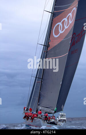 Sydney, Australien. 26. Dezember 2017. Rolex Sydney Hobart Yacht Race 2017. Wild Oates XI Position heraus. Anthony Bolack/Alamy leben Nachrichten Stockfoto