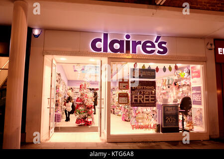 Claires Zubehör Ladengeschäft in Stadt Canterbury Kent uk Dezember 2017 Stockfoto