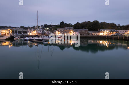 Padstow bei Sonnenaufgang an der Küste von North Cornwall. Stockfoto