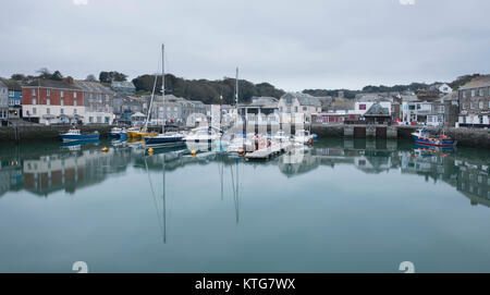 Padstow bei Sonnenaufgang an der Küste von North Cornwall. Stockfoto