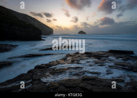 Trebarwith Strand in North Cornwall. Stockfoto