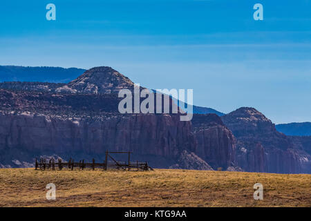Historische corral für Rinder grasen in, was jetzt Indian Creek National Monument, früher Teil der Bären Ohren National Monument, im südlichen Utah, USA Stockfoto