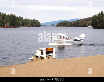 Mit dem Wasserflugzeug vom Langen See, New York Stockfoto